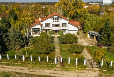 Casă individuală cu 7 camere în Izvorani