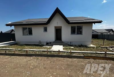 Vanzare casa parter  cu 4 camere Vedere la lac| Crevedia -Strada Caisului - 1