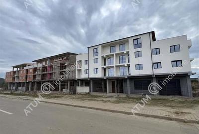 Apartament cu 3 camere 2 balcoane etaj 1 in Selimbar zona Triajului - 1