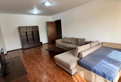 Apartament cu 3 camere semidecomandat, mobilat în Politehnica