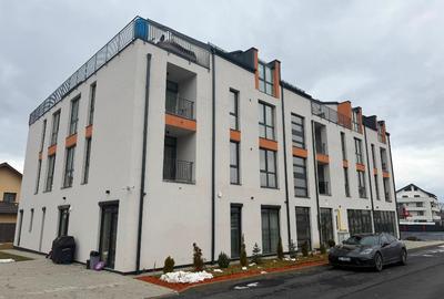 Apartament cu 3 camere decomandat în Tractorul