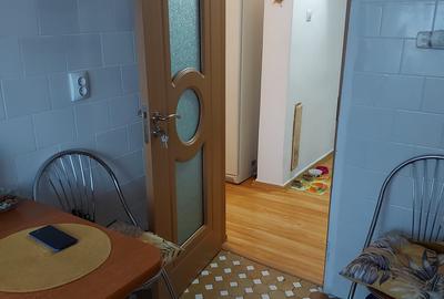 Apartament  decomandat  4 camere ultracentral (zona Primarie) etajul 4/4. - 4