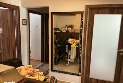 Apartament cu 3 camere decomandat, mobilat în Dacia