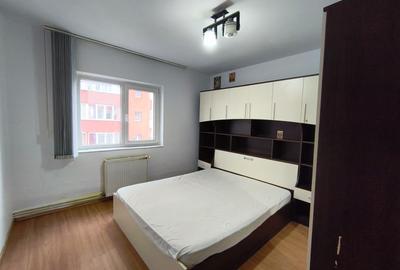 Apartament cu 3 camere, etaj intermediar - 7