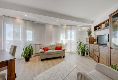 Apartament cu 3 camere decomandat în Drumul Taberei