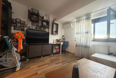 Apartament cu 2 camere decomandat, mobilat în Central