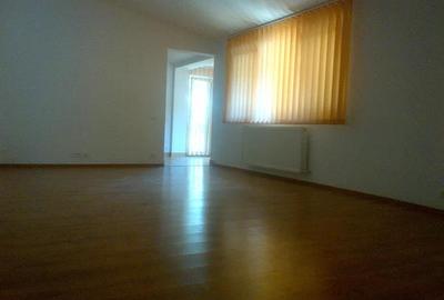 Vila de ?nchiriat ? Spatiu exclusiv pentru birouri, 100 mp utili + curte, zona M - 2