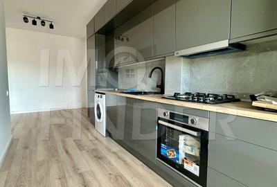 Apartament cu 3 camere semidecomandat, mobilat în Florești