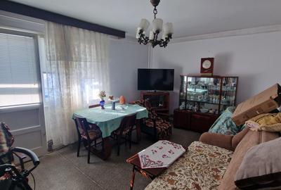 Se vinde apartament decmandat trei camere pret 75000 negociabil. - 9