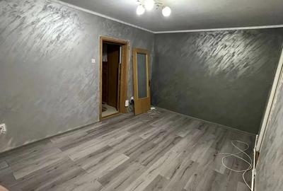 Apartament cu 3 camere , etaj 1/4, zona Podu Ros - 3
