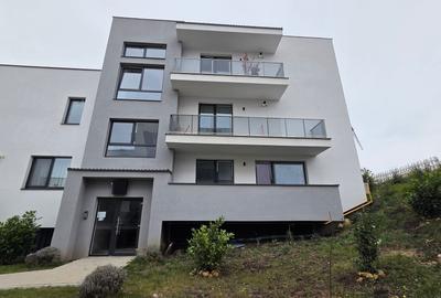 Vand apartament cu 3 camere, zona Razoare - 1