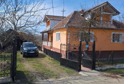 Casă cu teren 1.000 mp de închiriat în Agrij, județul Sălaj - 1