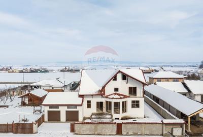 COMISION 0%| Casă individuală | 2 garaje | 192 mp utili | 847 mp teren - 24
