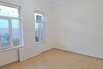 Dimitrie Cantemir, metrou Tineretului la 350 m, casa 2 camere + curte - 1