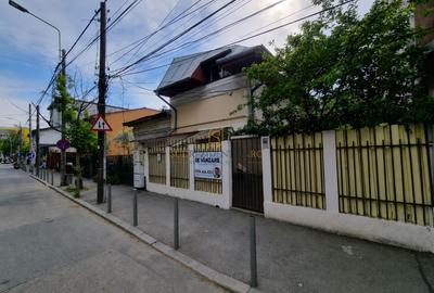 Casa spatioasa cu 7 camere, zona Bd. Brancoveanu, acces facil metrou - 1