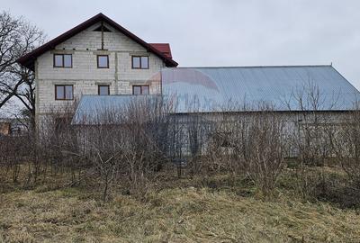 Casă / Vilă cu 12 camere, teren intravilan de 2869mp în Siminicea, SV - 30
