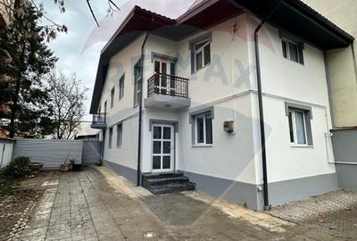 Casă cu 8 camere si 300mp curte, de închiriat în zona Bd. Gloriei - 1