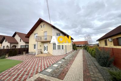 Casa de vanzare - 5 Camere, 2 Bai,  Garaj, 941 mp Teren - 1