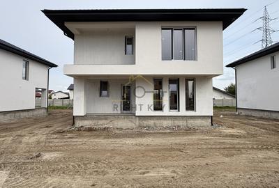 Casă individuală cu 4 camere în Joița