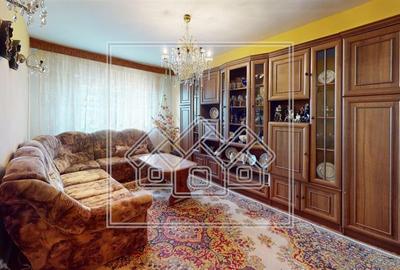 Apartament cu 3 camere decomandat în Vasile Aaron