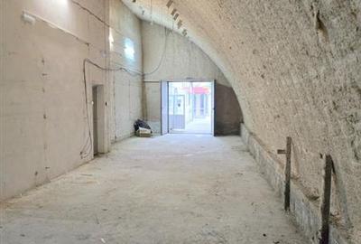 Hala 80 mp, stradal, zona Stefan cel MAre - 1