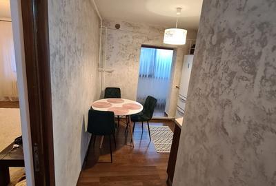 Apartament cu 3 camere decomandat, mobilat în Nicolina