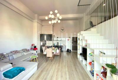 Apartament cu 4 camere semidecomandat, mobilat în Central