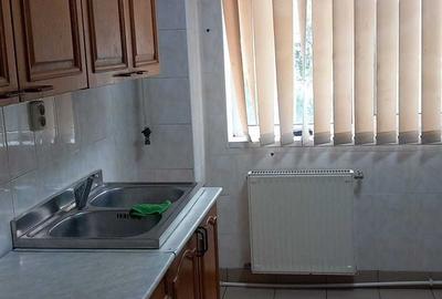 Apartament cu 2 camere semidecomandat, mobilat în Hipodrom