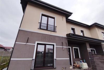 Duplex cu 5 camere în Moșnița Nouă