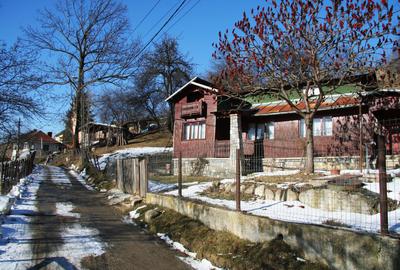 Casa gospodarului, bine întreținută, cu teren generos – Comarnic - 17