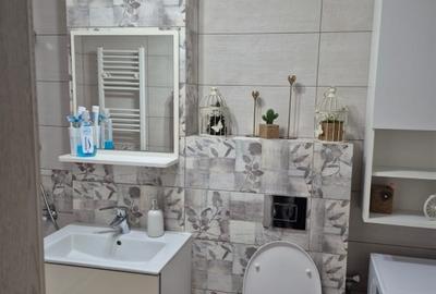 Apartament 3 camere decomandat Năvodari, 64 mp, centrală proprie, AC, etaj 2 - 3