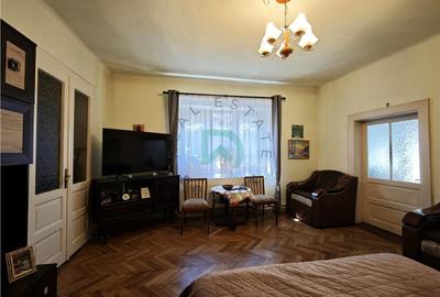 Casă cu 3 camere în Schei
