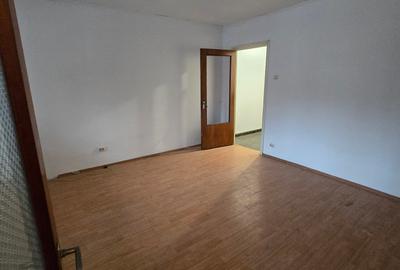 Garsonieră de 34 mp, parter – ideală locuință sau sp. comercial – Sos Colentina - 1