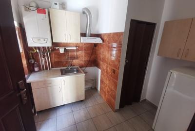 Casa de vanzare, 2 corpuri si garaj, curte comuna, zona Turda - 3