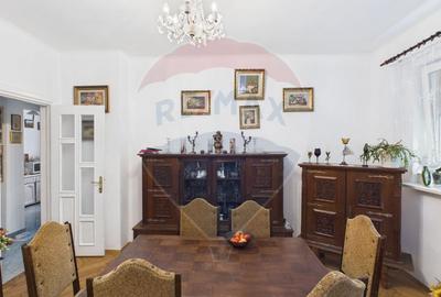 Vila generoasa cu 5 camere si curte, de vanzare in zona 13 Septembrie - 13