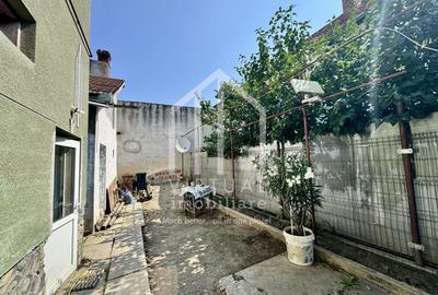 Casa singur in curte, 4 camere, 106mp utili + balcon, spatiu comercial - 1