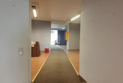 Spatiu comercial pe 2 nivele,spatii depozitare + parcari, in zona foarte buna! - 4