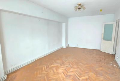 Apartament 3 camere decomandat, 2 bai, balcon inchis, centrala, etaj 1 - 1
