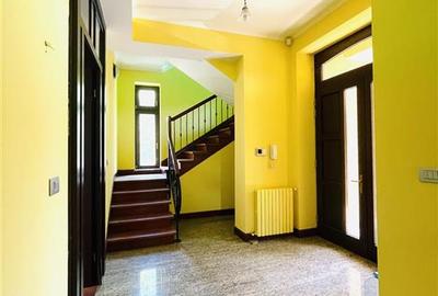 VANZARE VILA 8 CAMERE 652 mp teren zona Sisesti Sector 1 - 9