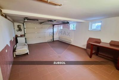 Casă / Vilă de lux cu 2 garaje, 10 camere de vânzare în BAIA MARE - 36