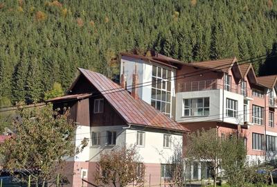 Casă / Vilă Moeciu de Sus, zona pitoreasca, 5 camere, pret deosebit - 5