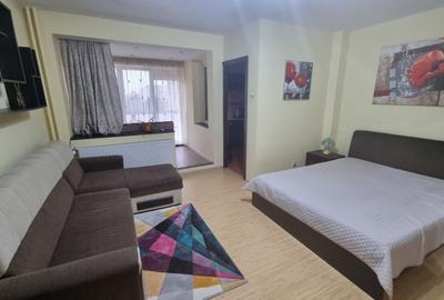 Garsonieră Titan, bloc reabilitat, etaj 7, balcon închis, mobilată - 1