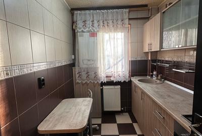 Apartament cu 3 camere, etaj 2/4, zona Mircea cel Batran - 4