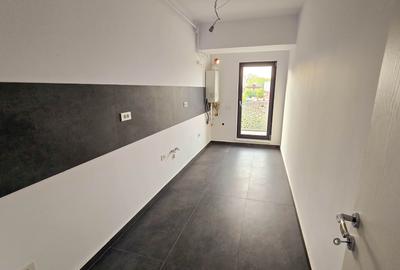 Garsonieră decomandată în Titan