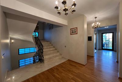 VILA DEOSEBITA / SPATII GENEROASE / CURTE PROPRIE - 14