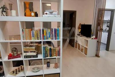 Apartament cu 3 camere semidecomandat, mobilat în Prelungirea Ghencea