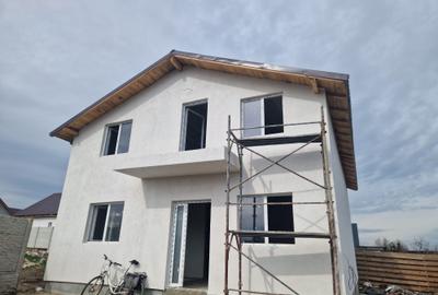 Agenție imobiliară vindem vilă  P+1 în  Lumina - 2
