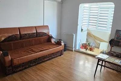 Apartament cu 3 camere semidecomandat, mobilat în Dacia