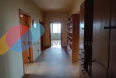 Apartament cu 4 camere în Central