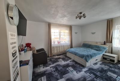 Oferim spre vanzare - casa 3 camere - singur in curte - cartier Strand